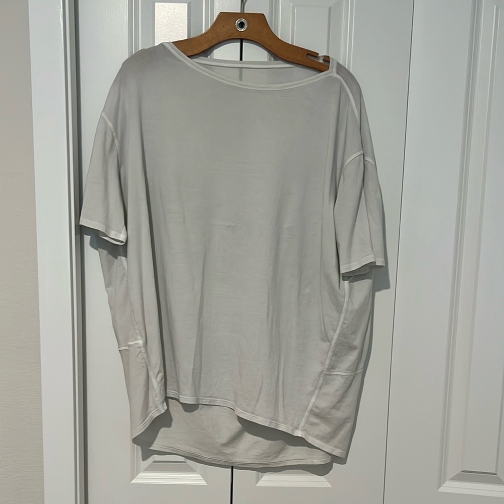 Back in action short sleeve top, lululemon size 10